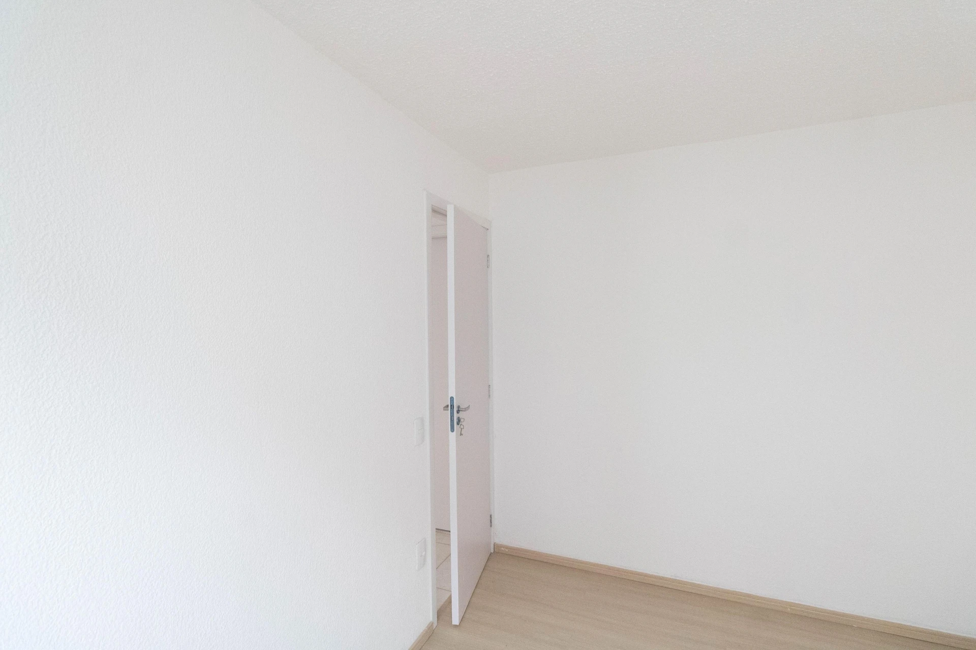 2-bedroom apartment in a building with a gym — photo 8