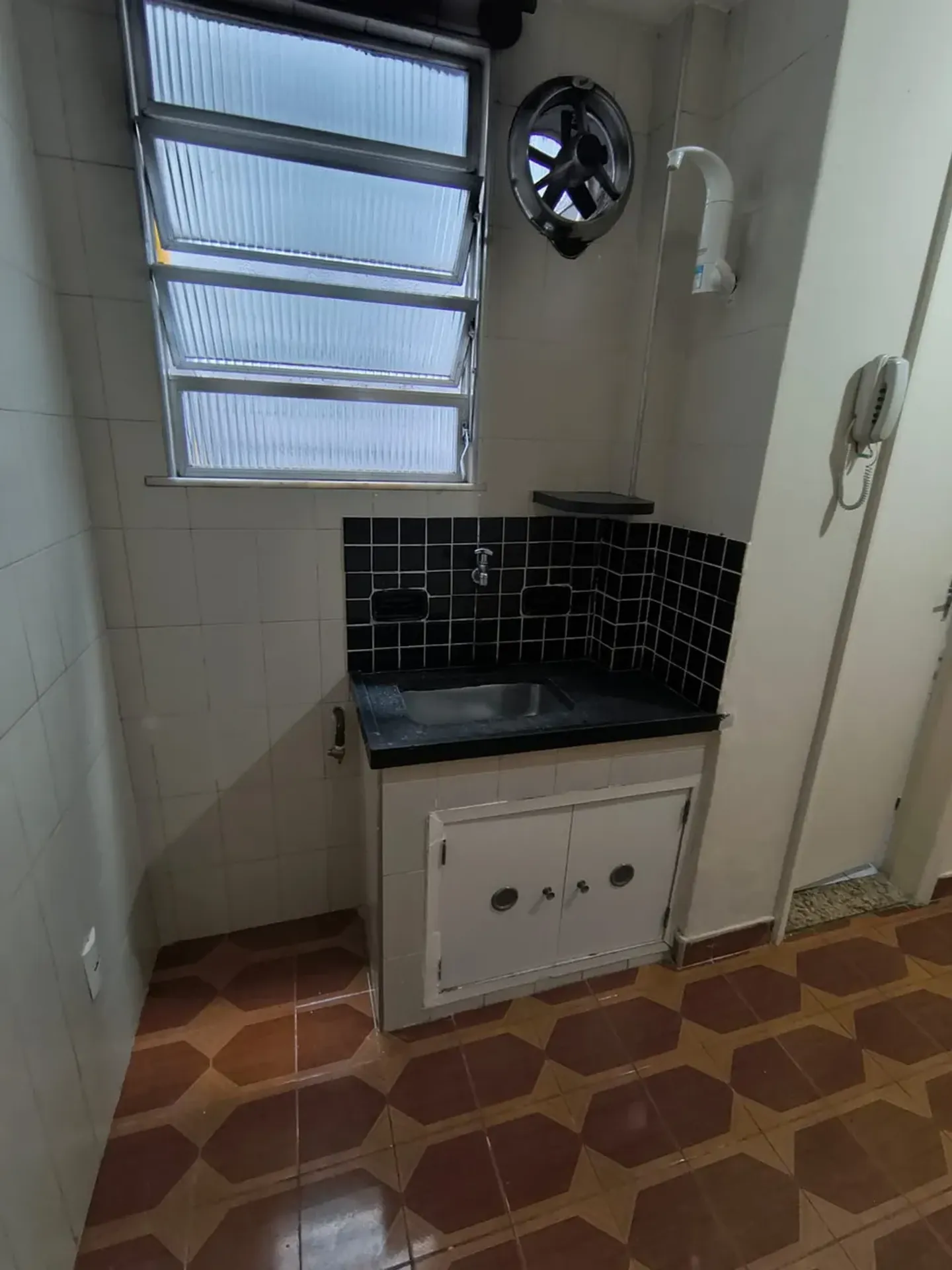 Дерев'яна підлога або ламінат та 1 спальня: квартира 32 м² — photo 7