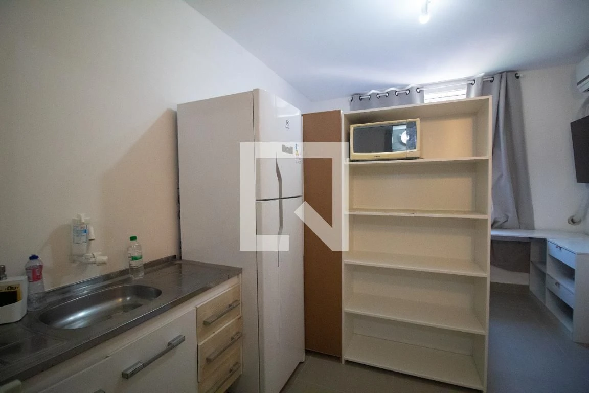 Furnished studio with 1 bedroom and 1 bathroom — photo 7