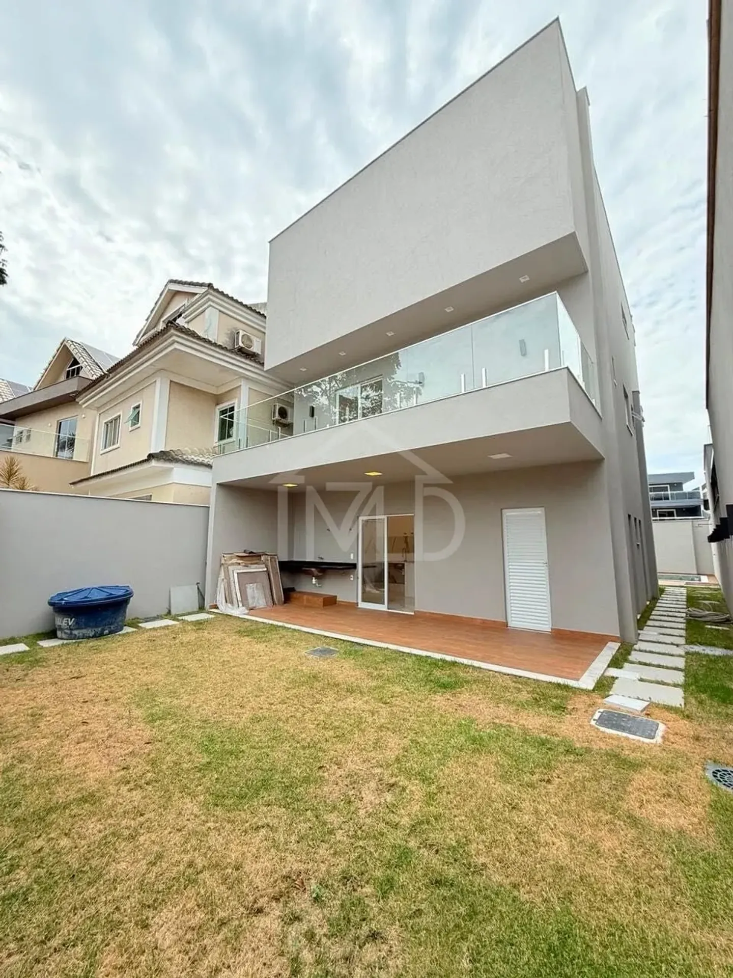 Triplex house with 280 m², 5 suites and balcony grill — photo 15