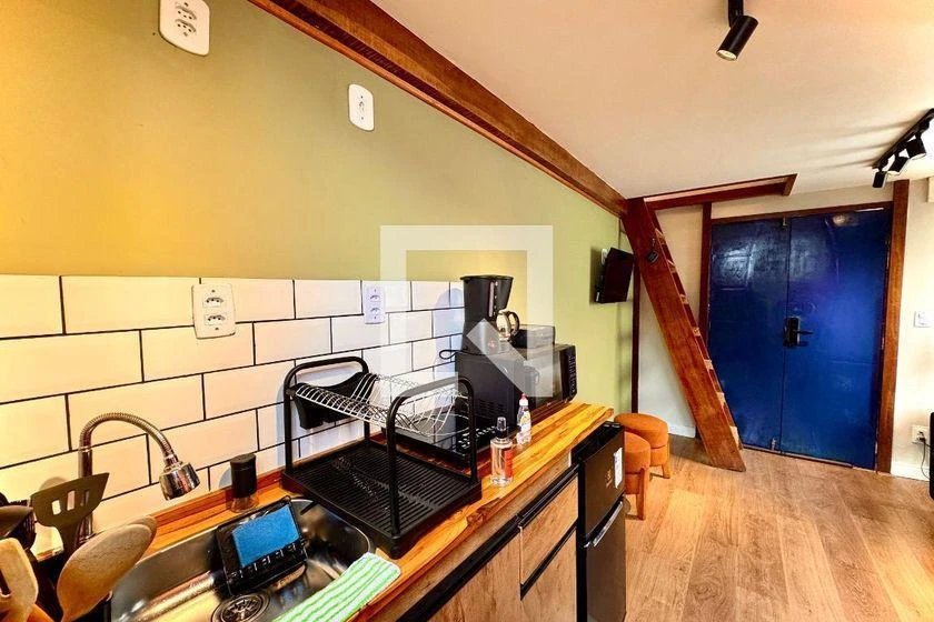 Wood or laminate floors in a one-bedroom apartment, 24 m² — photo 14
