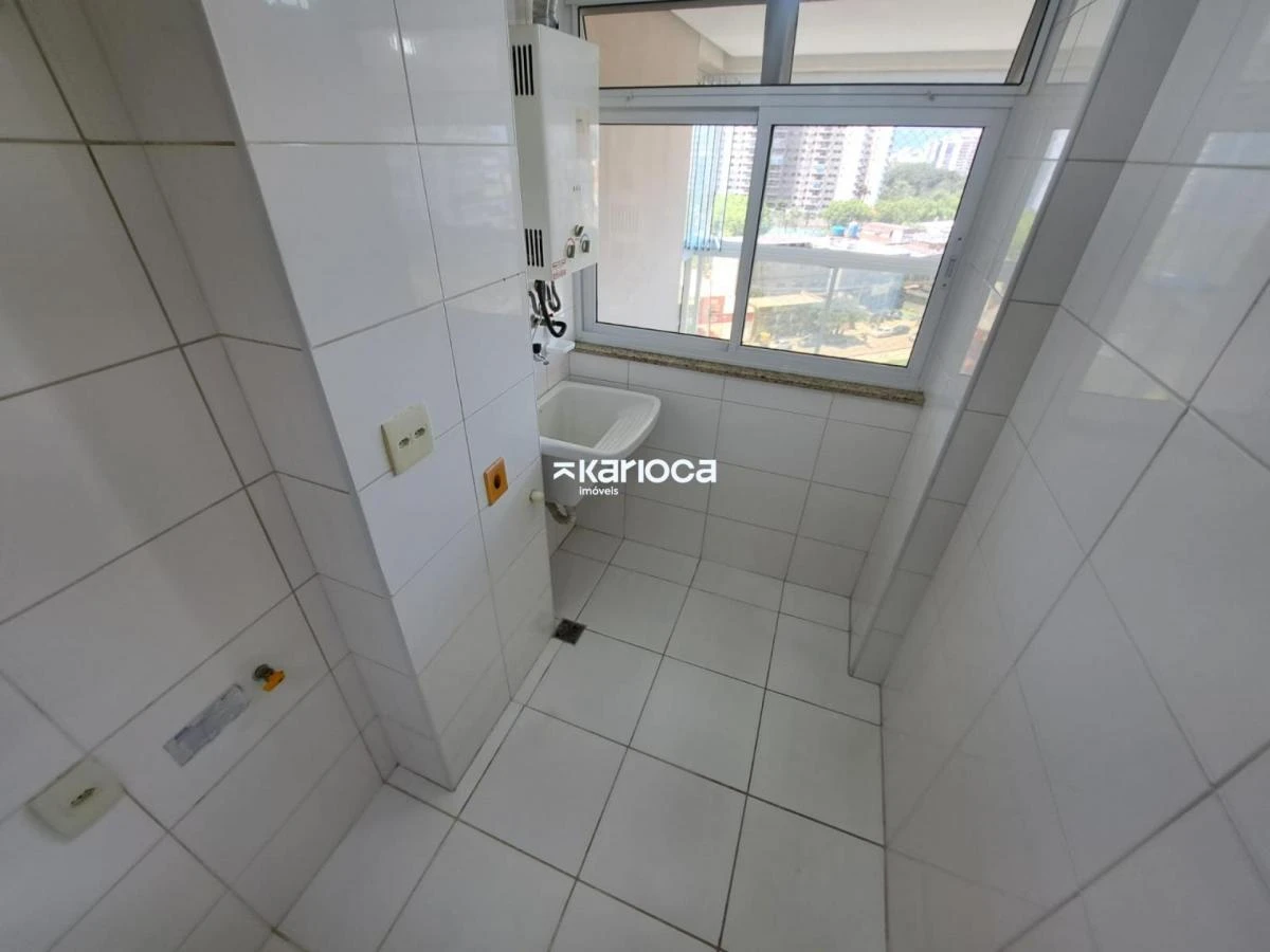 Glass-enclosed balcony in a 3-bedroom apartment, 75 m² — photo 12