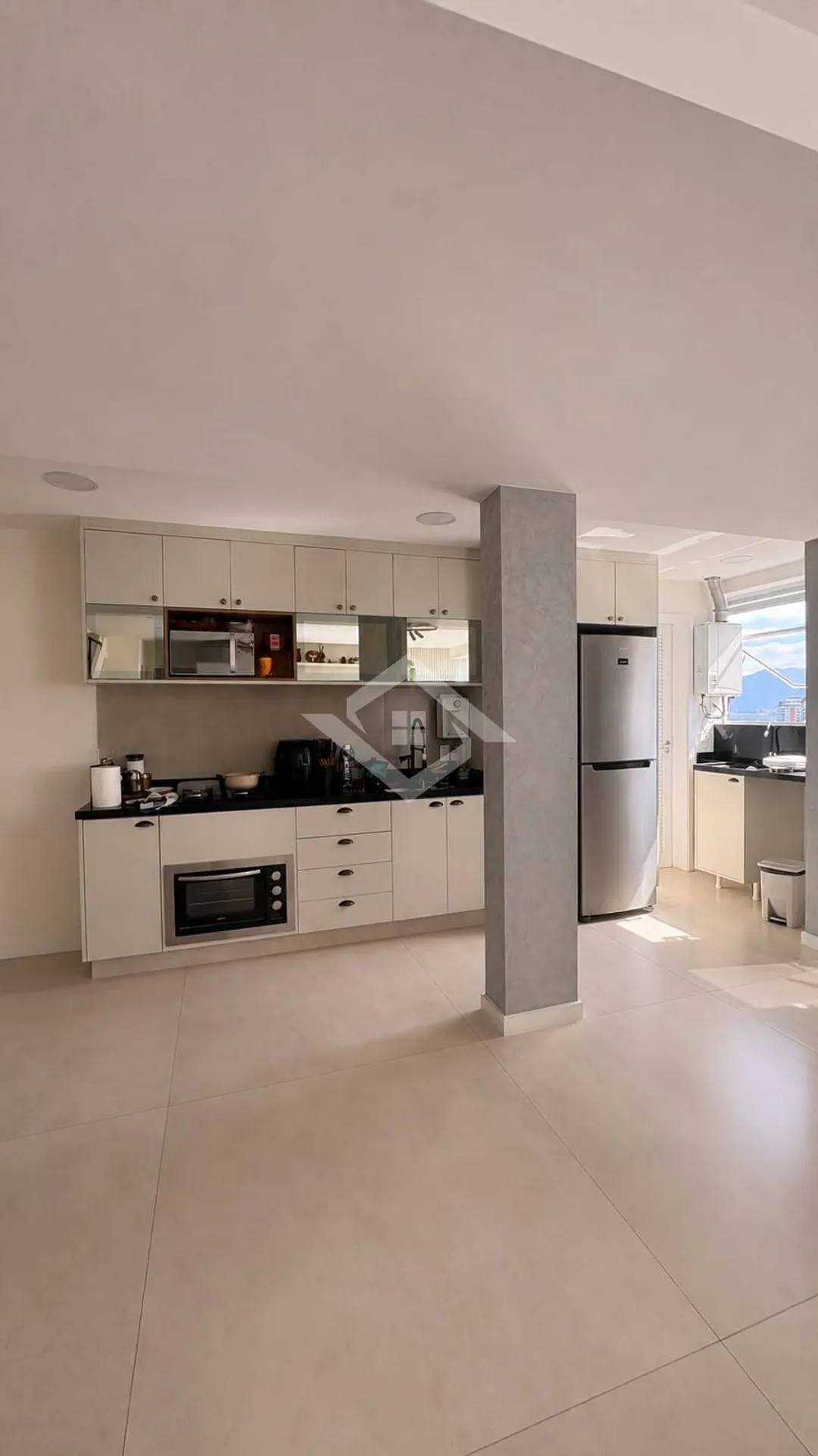 184 m² unfurnished apartment with 3 en-suites and parking — photo 16