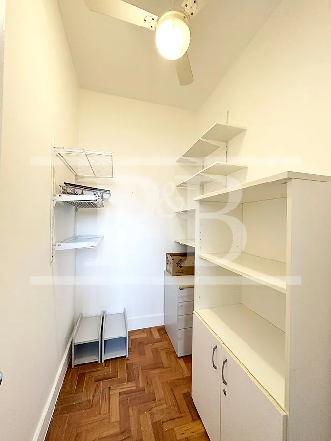 135 m² apartment with a home office and a bathtub — photo 19