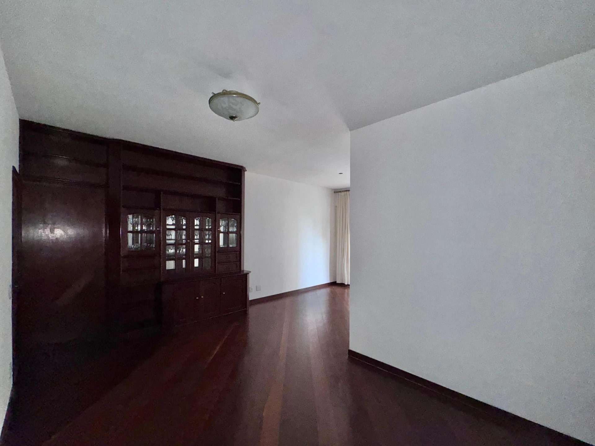 Apartamento de 3 quartos com varanda de vidro — photo 33