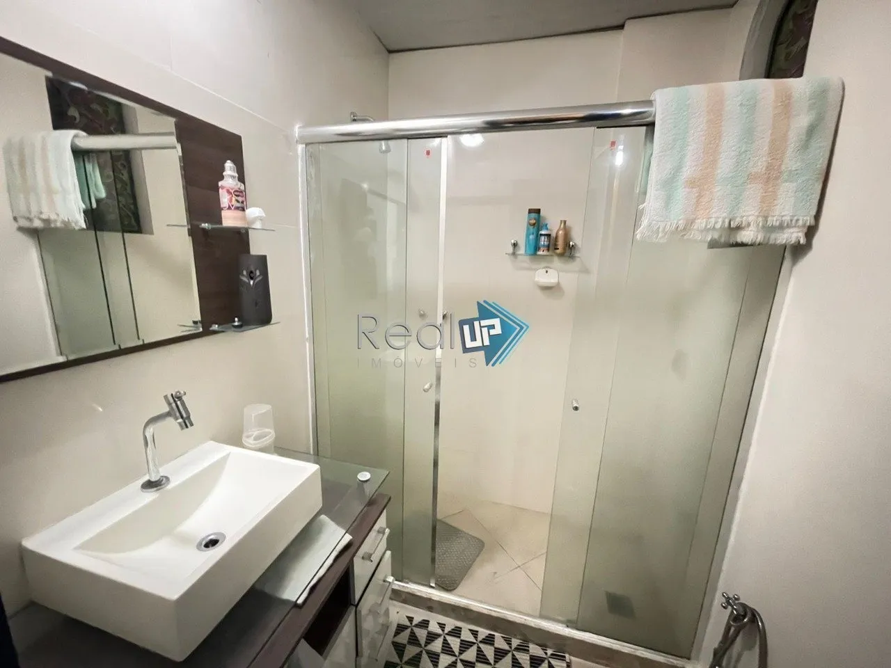 Furnished 1-bedroom apartment with compact kitchenette — photo 4