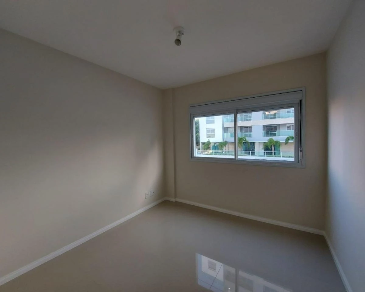 Balcony with a grill in a 3-bedroom apartment, 93 m² — photo 23