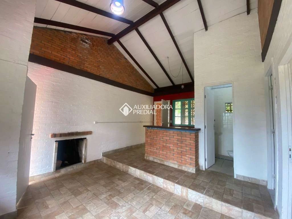 Rental house with 2 bedrooms, 1 bath and private garden