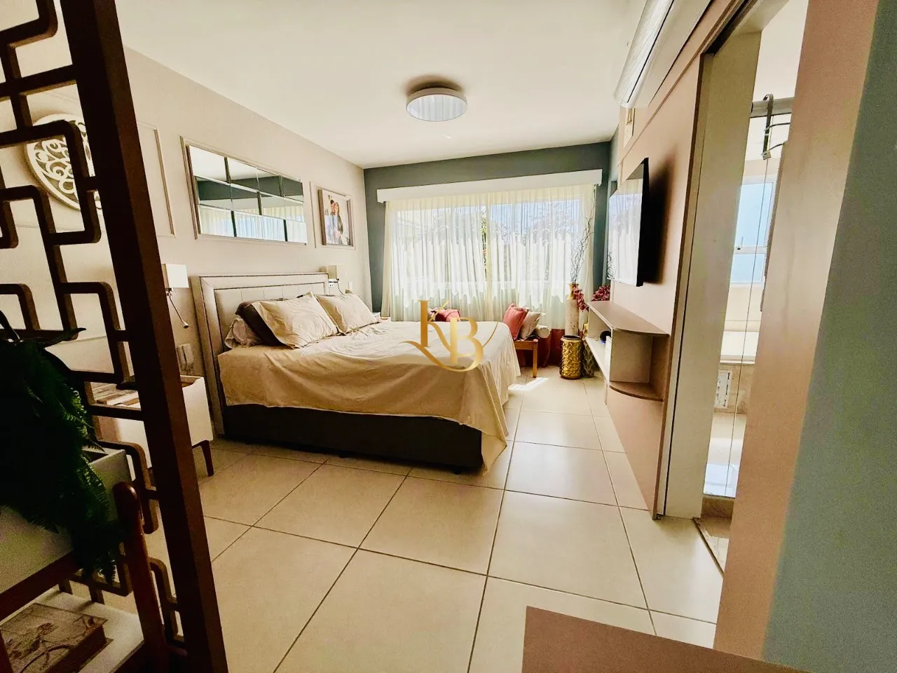 Furnished 4-bedroom apartment with enclosed balcony and grill — photo 3