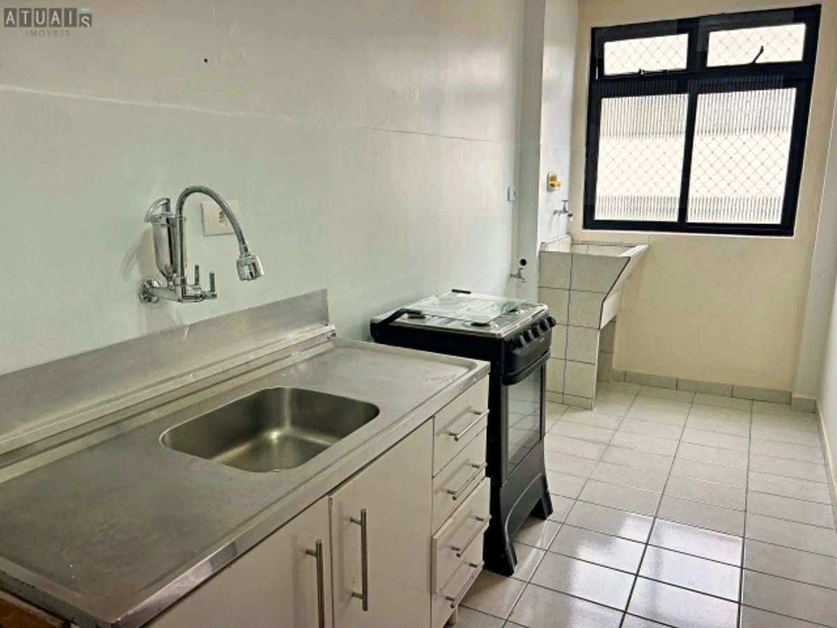 Apartamento de 2 quartos com cozinha fechada a gás