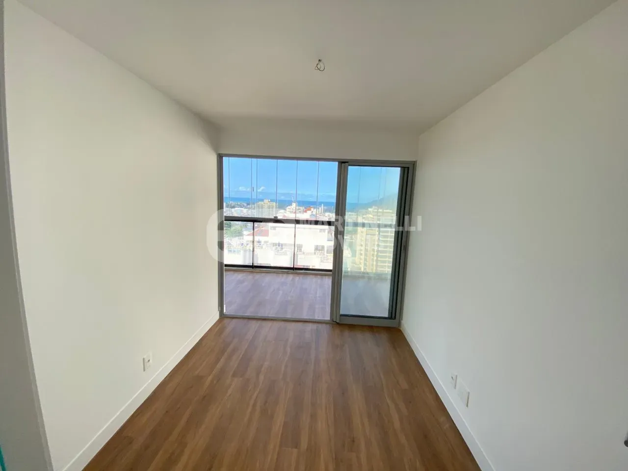 Glass-enclosed balcony in a 3-bedroom apartment, 119 m² — photo 14