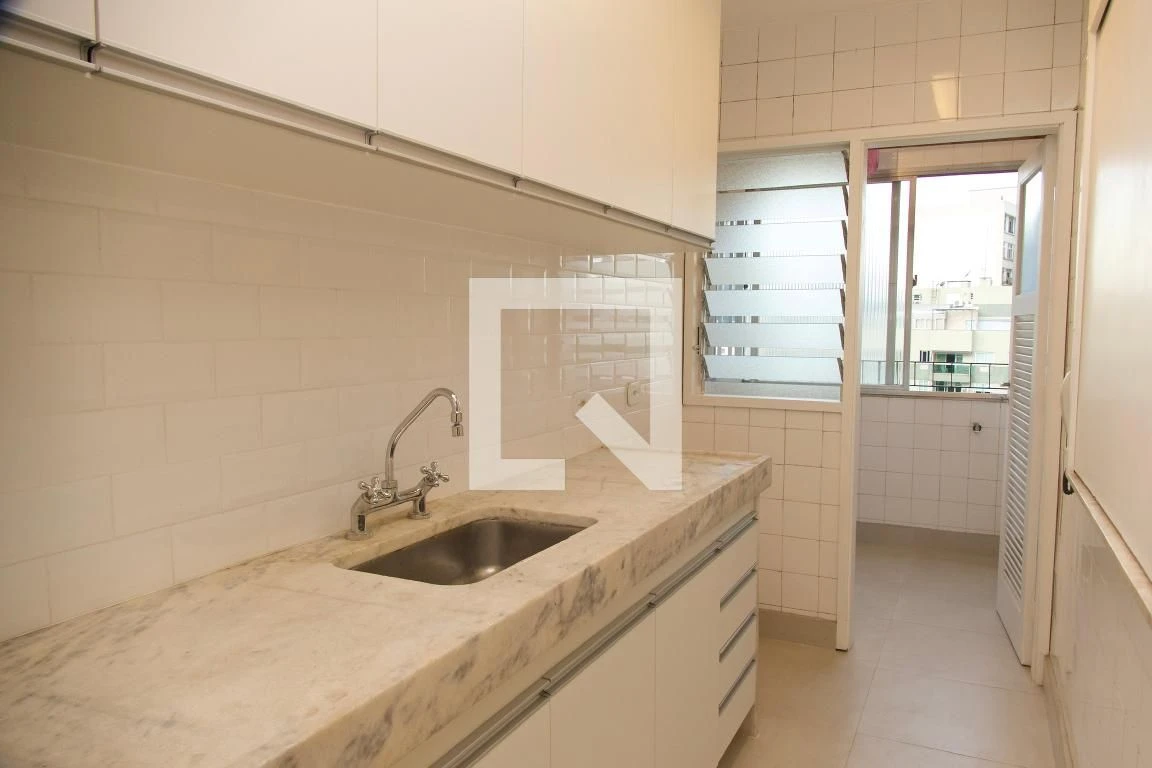 1-bedroom apartment with enclosed kitchen and balcony — photo 12
