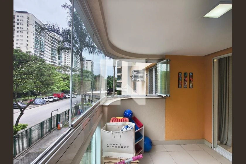 Furnished apartment, 103 m², with a glass-enclosed balcony — photo 43
