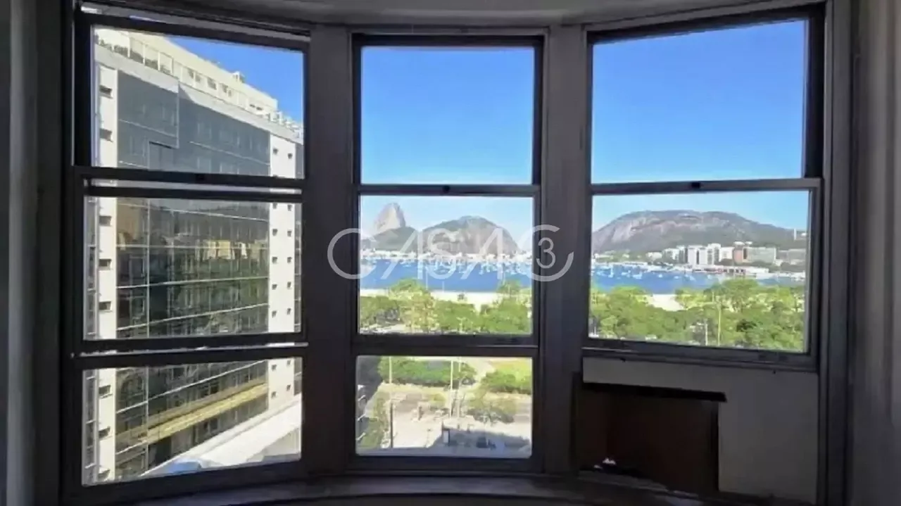 190 m² apartment with a walk-in closet and a water view — photo 9