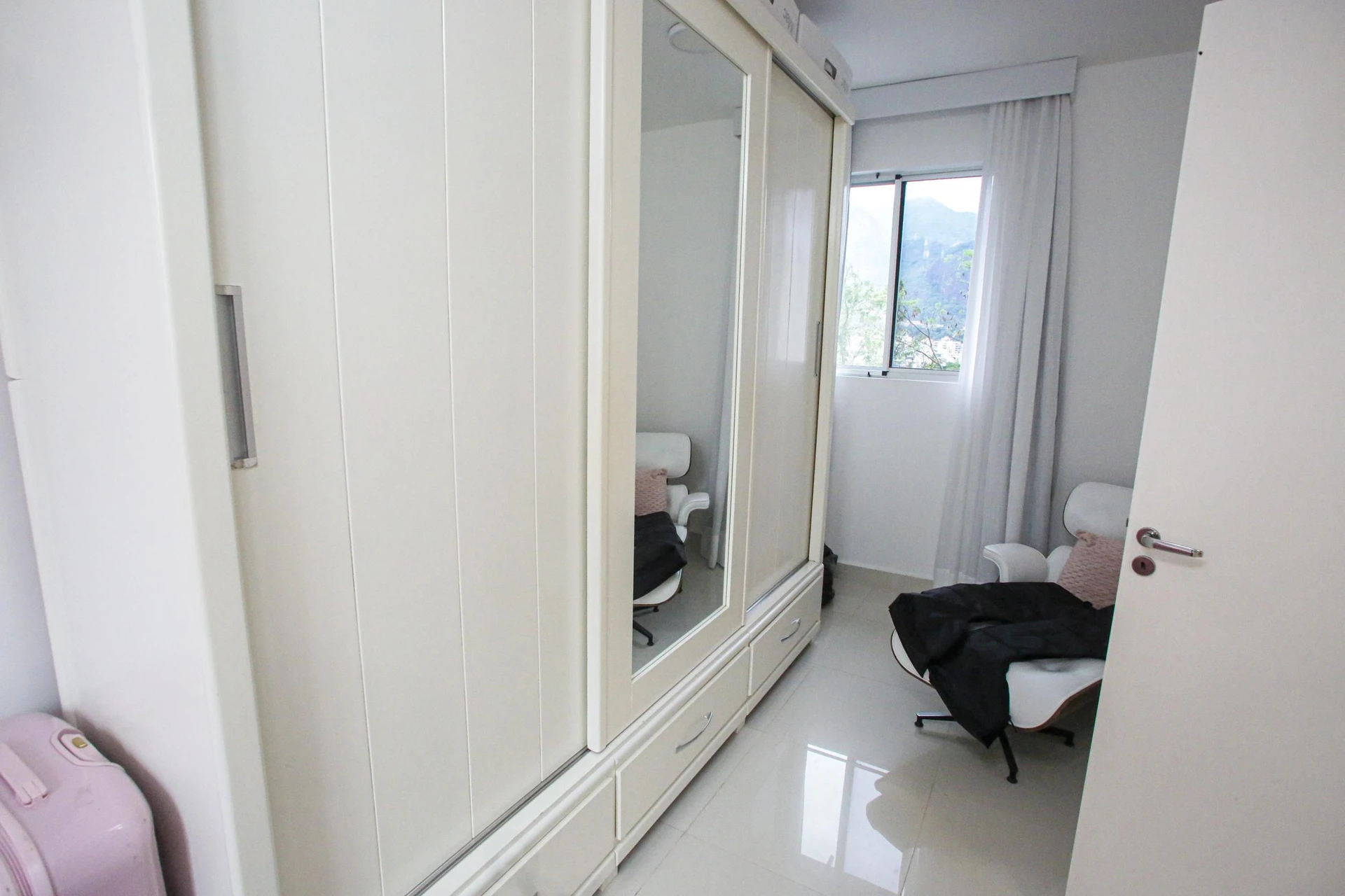 Casa mobiliada com 4 quartos e 4 banheiros no condomínio — photo 32