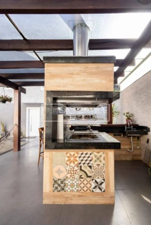 House with 3 bedrooms and floor-to-ceiling windows — photo 31