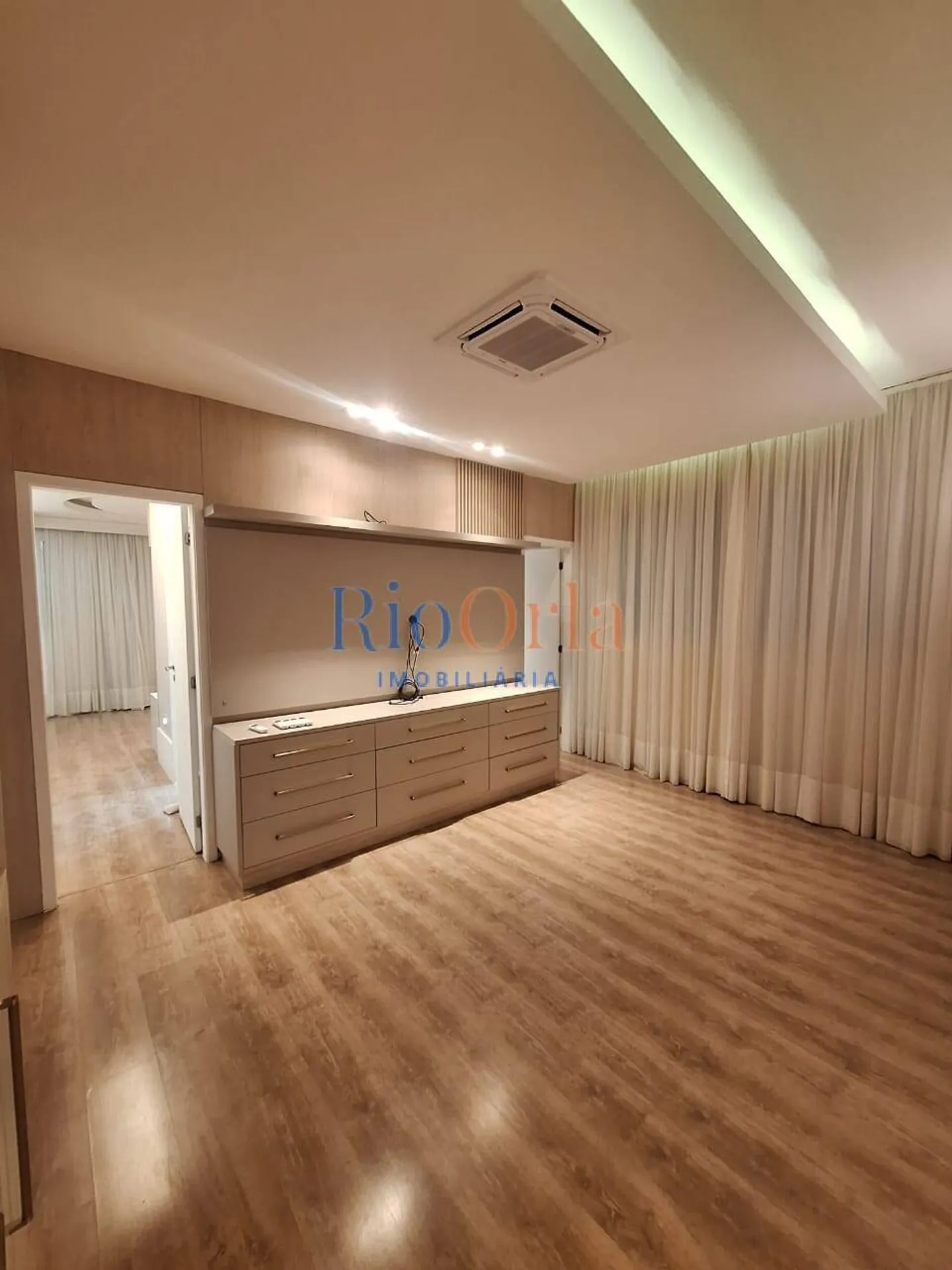 Furnished apartment with 4 bedrooms and 5 bathrooms — photo 19