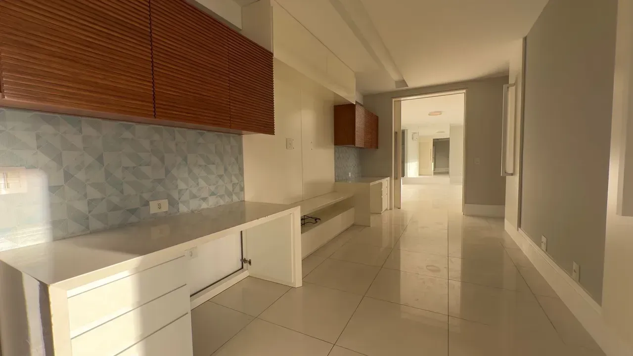 4-bedroom apartment with 5 bathrooms and open-plan gas kitchen — photo 14