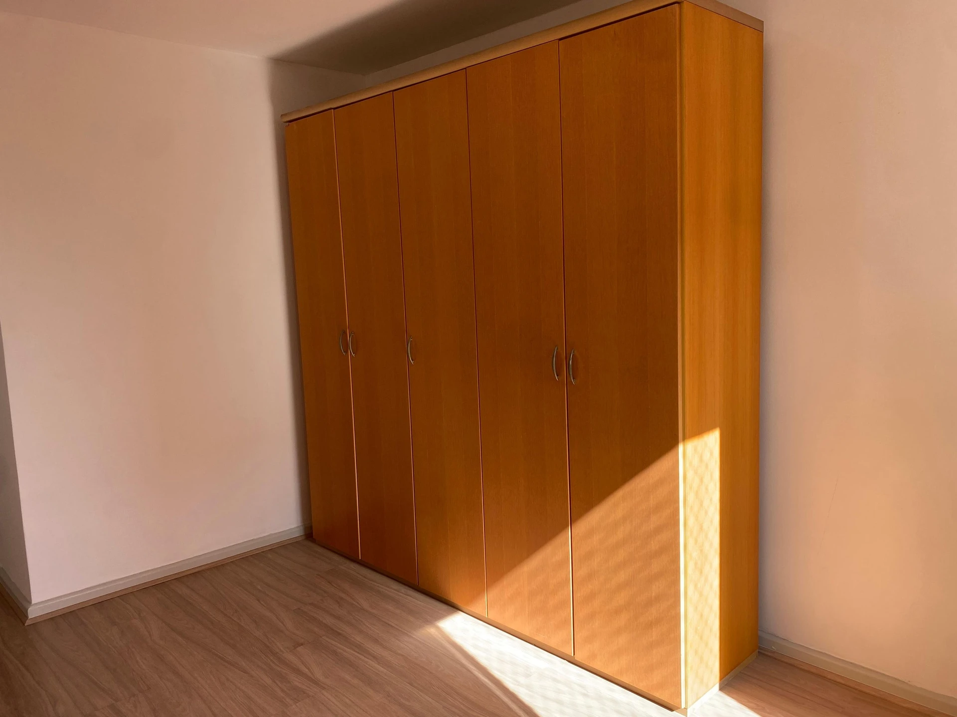 Apartment with 3 bedrooms and built-in wardrobes — photo 10