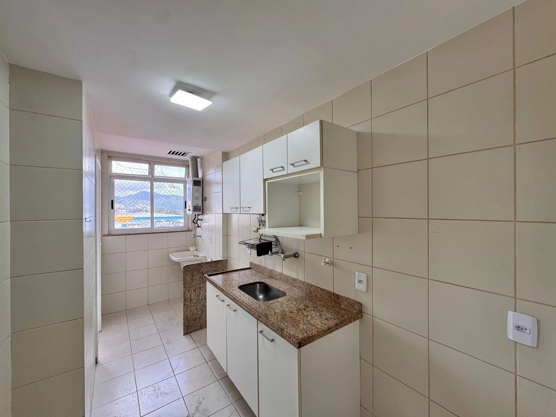 Mountain view in a 2-bedroom apartment, 74 m² — photo 8