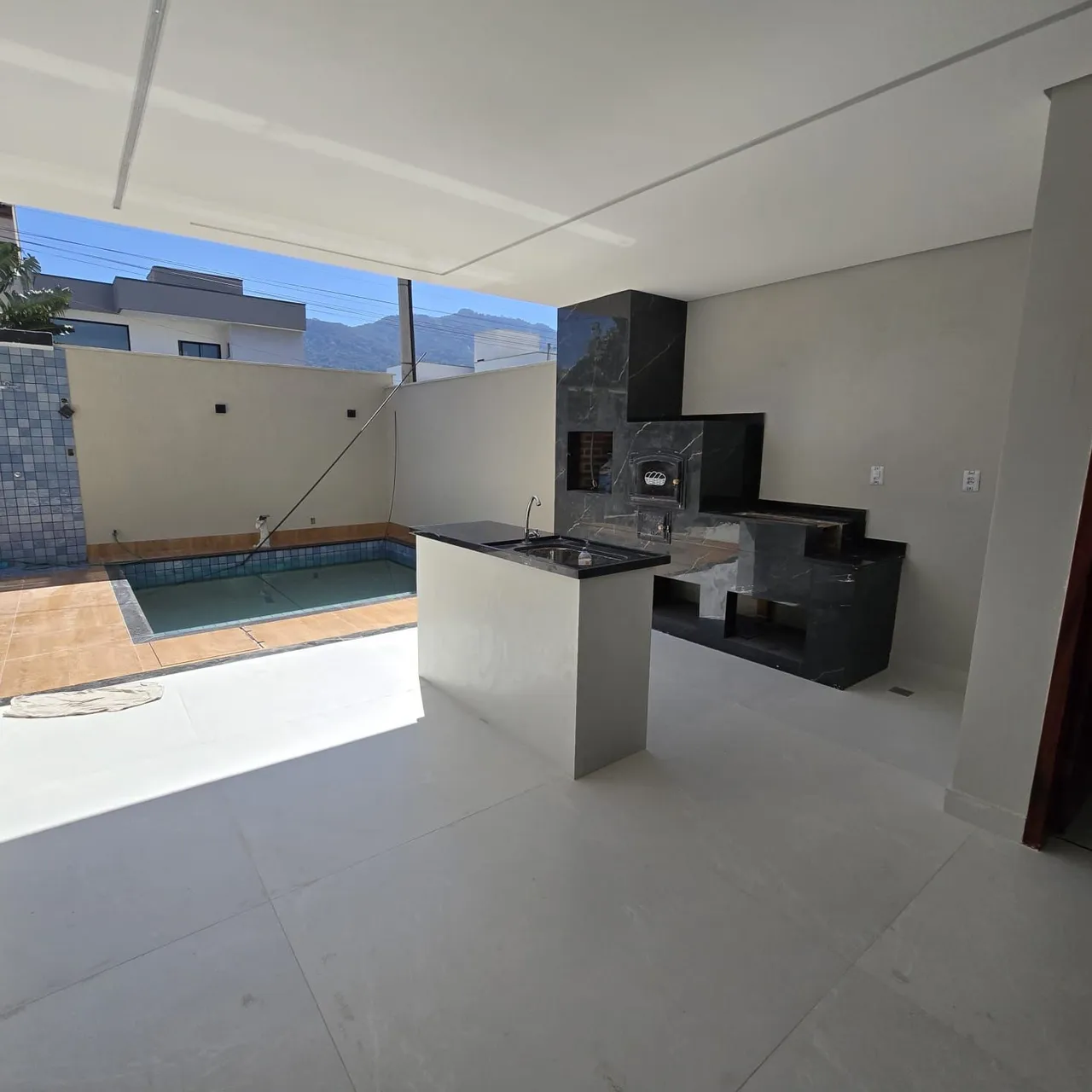 House, 220 m², with a grill on the balcony — photo 9