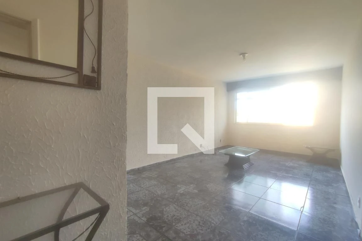2-bedroom apartment with 1 bathroom and separate kitchen — photo 7