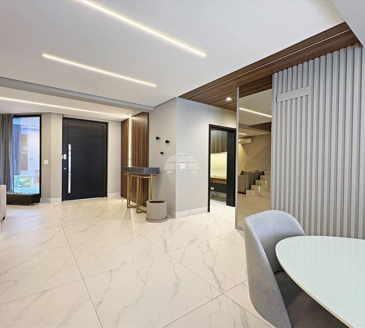 Furnished 293 m² house with open-plan kitchen — photo 5