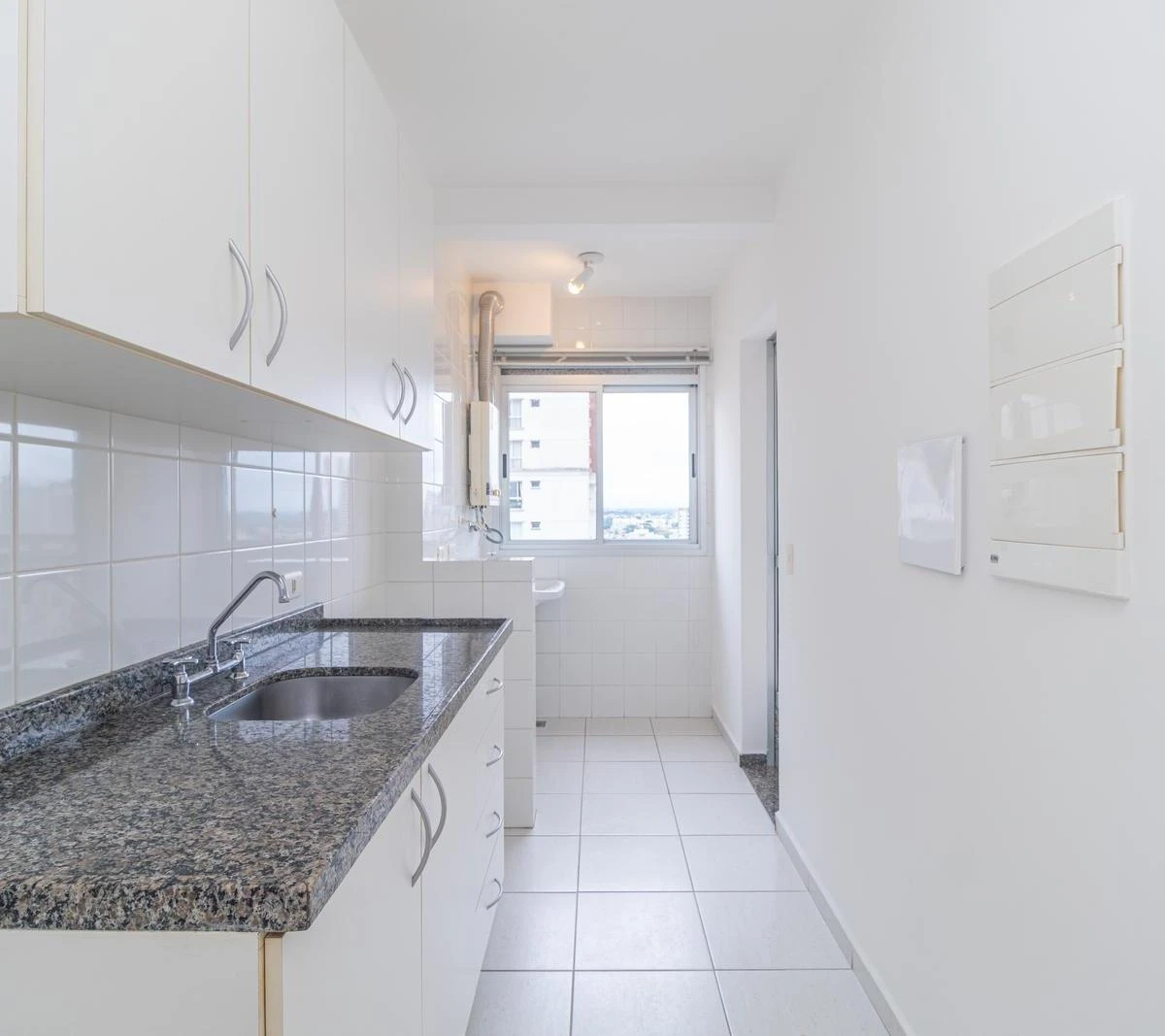 2-bedroom apartment with a washing machine in Curitiba — photo 2