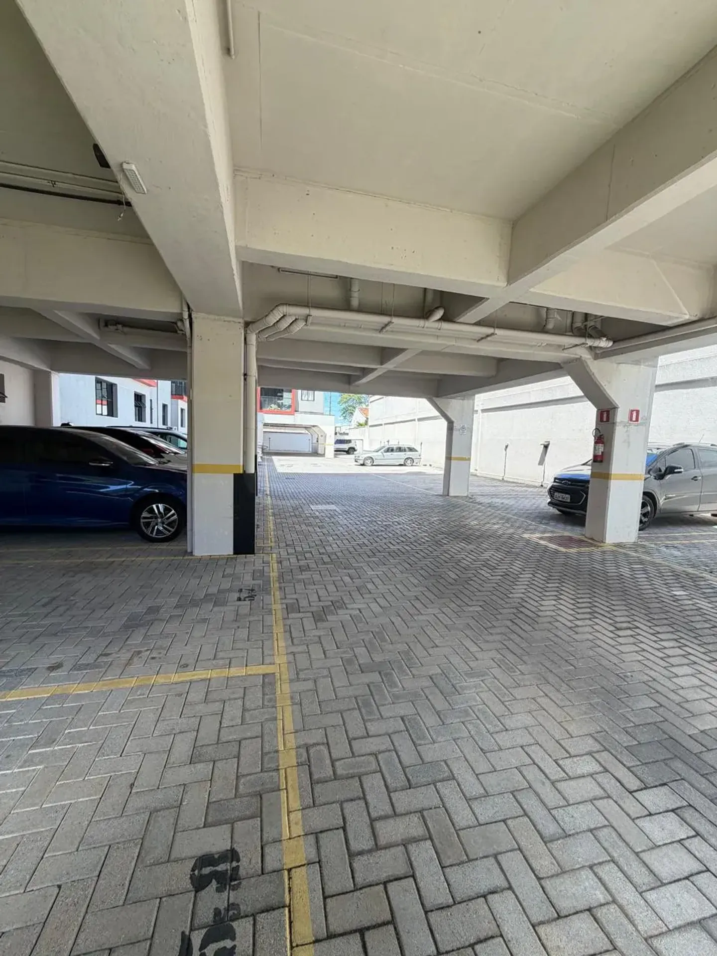 Furnished 1-bedroom apartment with balcony and barbecue — photo 45