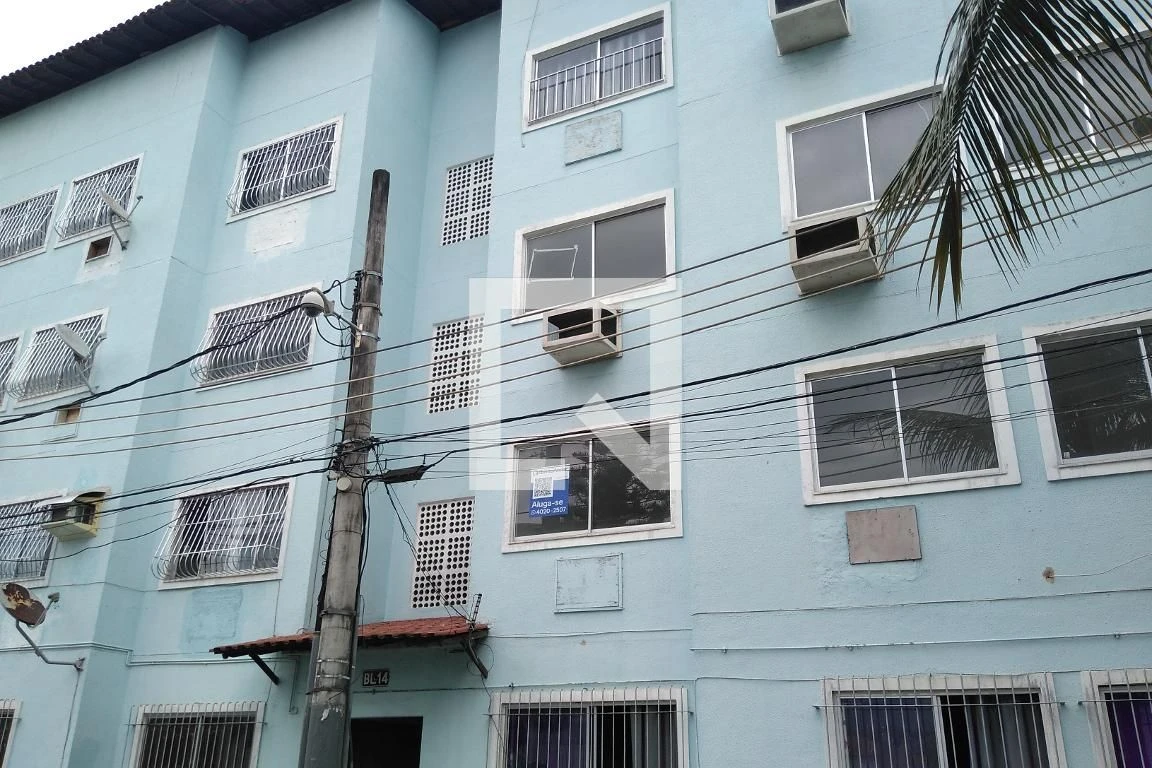 2-bedroom apartment in a building with a pool — photo 72