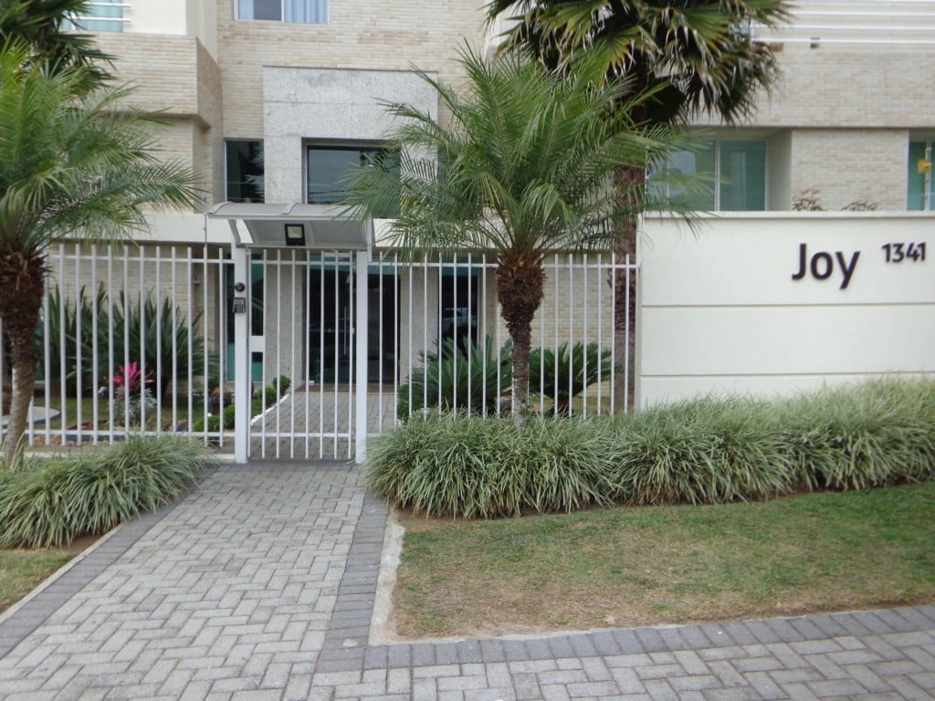 2-bedroom apartment with wood or laminate floors in Curitiba — photo 19