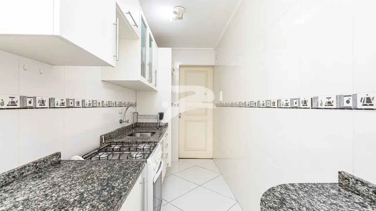 2-bedroom apartment with wood flooring in the living room — photo 7