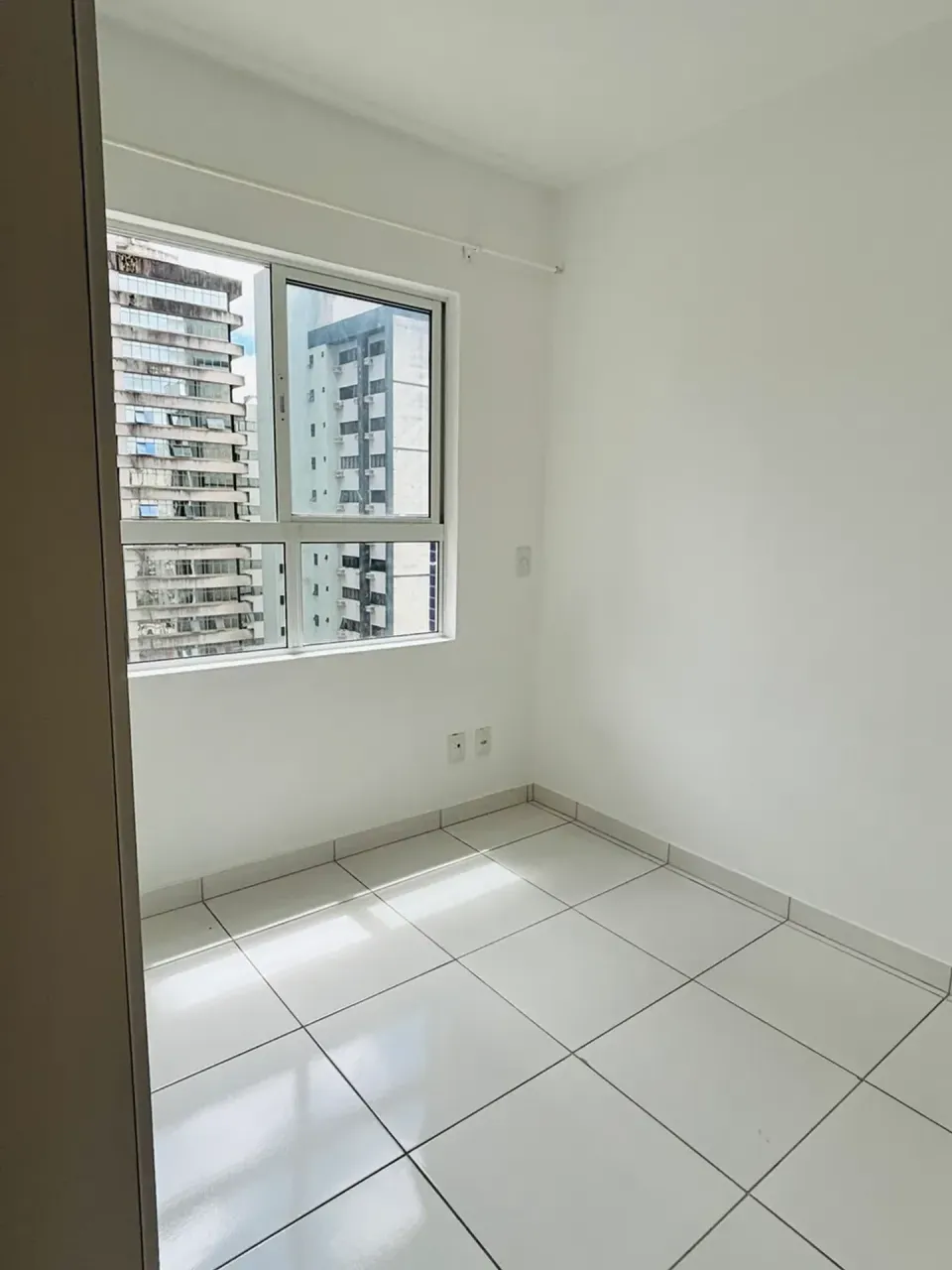 Unfurnished 1-bedroom apartment with balcony, no parking — photo 4
