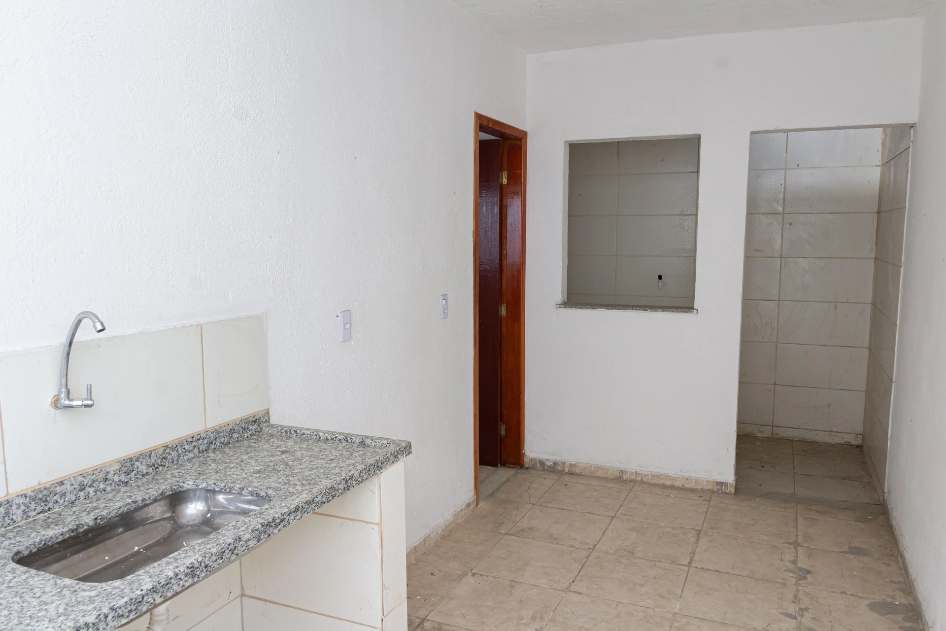 Kitnet con 1 dormitorio, baño en suite y jardín privado