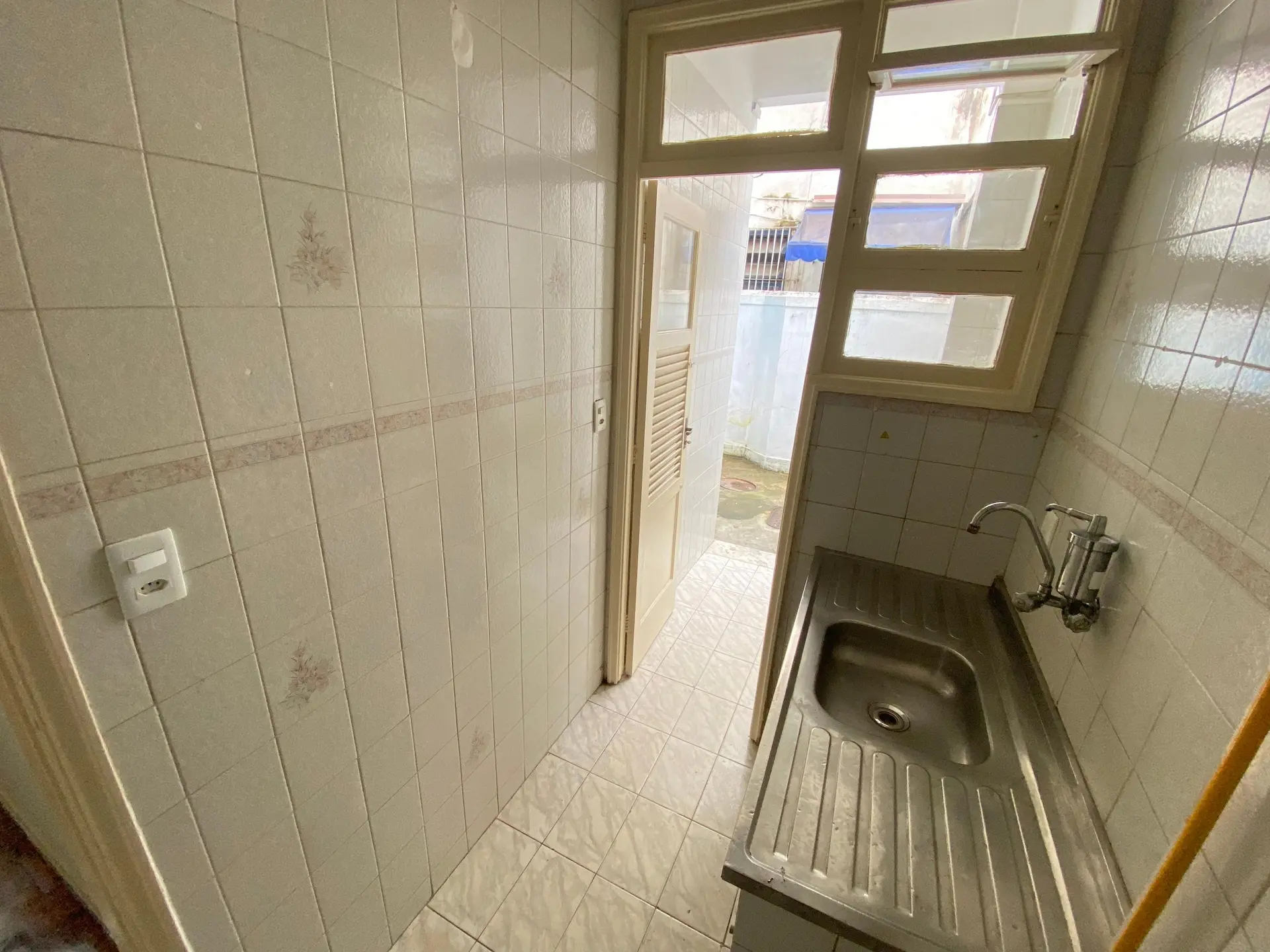Bathtub in a one-bedroom apartment, 50 m² — photo 20