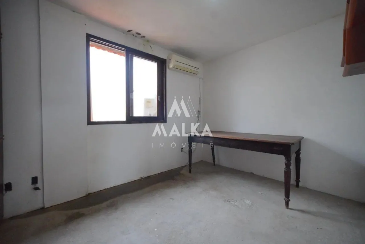 180 m² house with a mountain view and a home office — photo 22