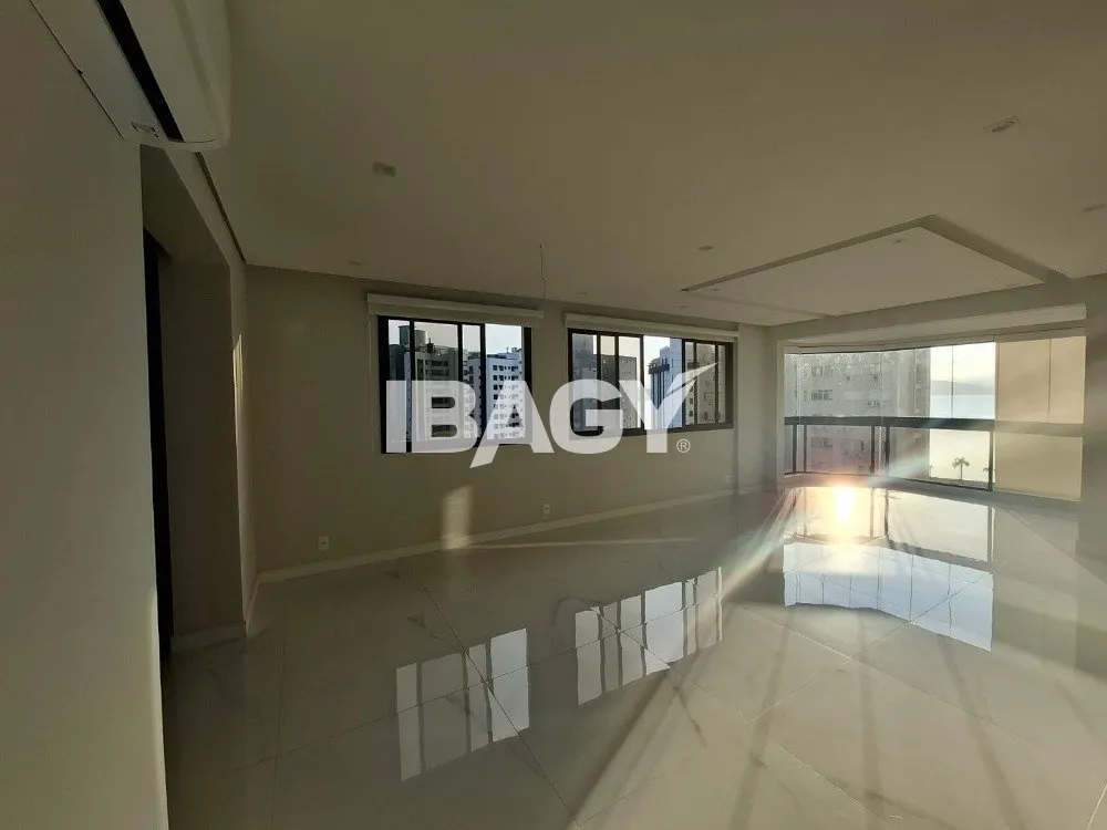 Furnished apartment with 3 en-suite bedrooms and 152 m² — photo 15