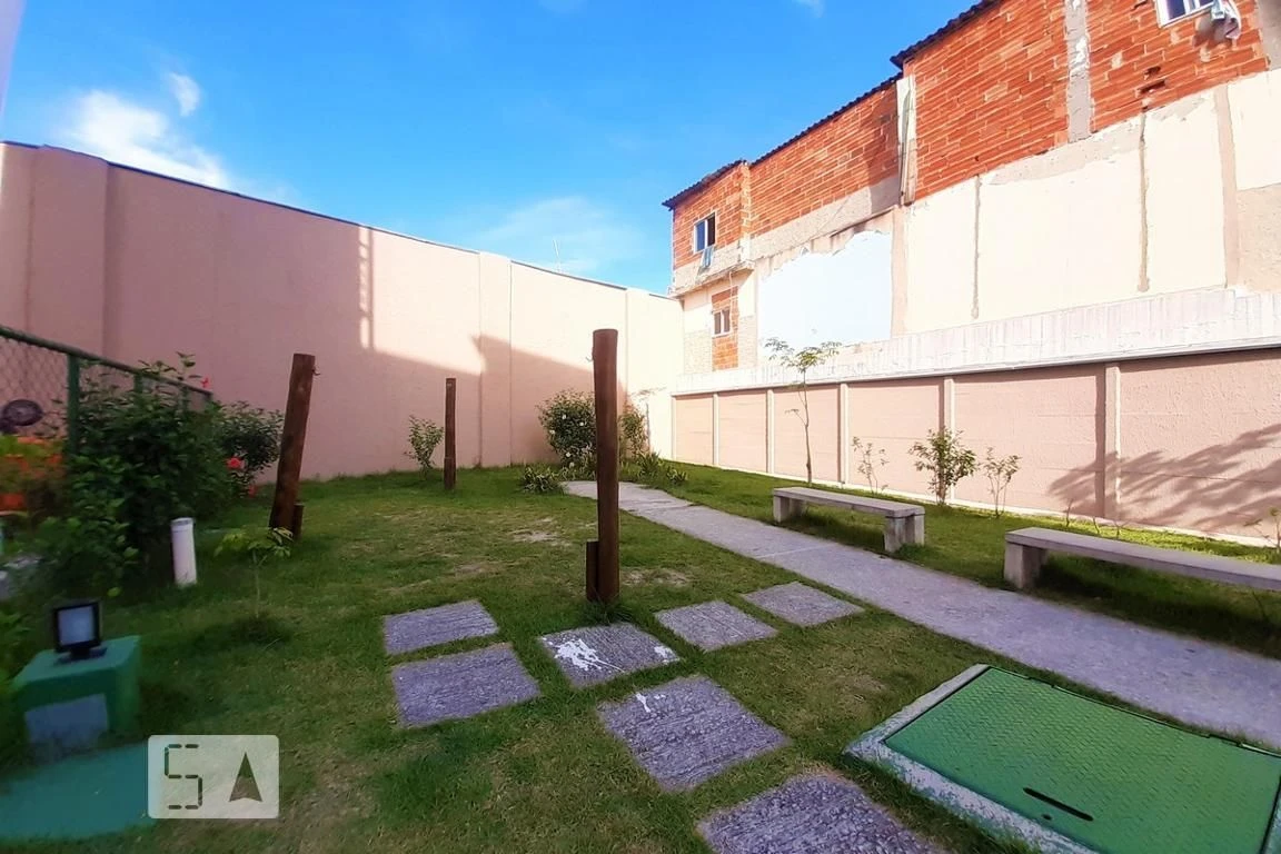 Balcony with a grill in a 2-bedroom apartment, 45 m² — photo 20