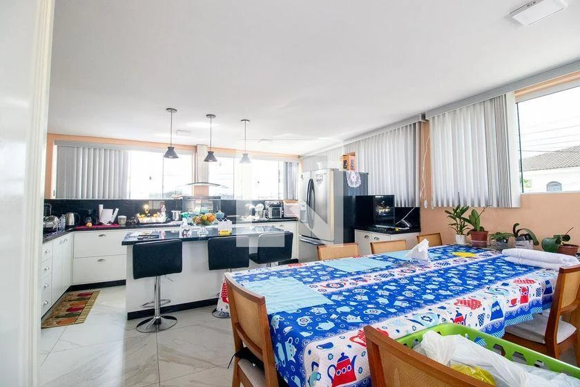 4-bedroom house with a home office in Curitiba — photo 44
