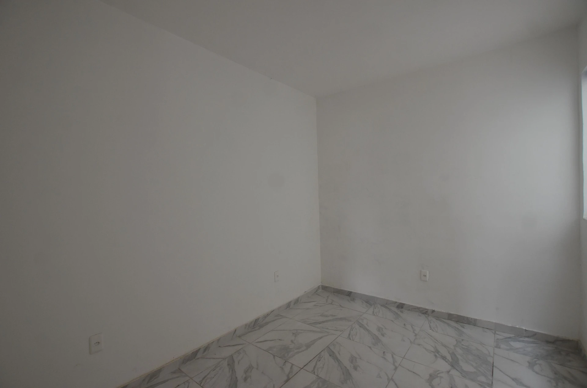 2-bedroom house with a bathtub — photo 7