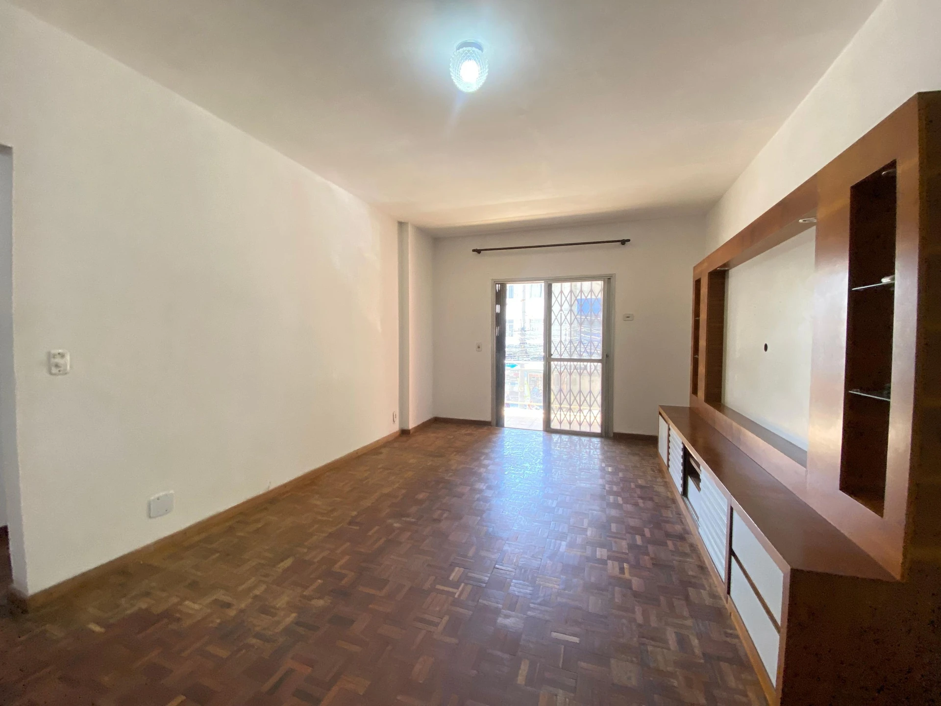 Apartment, 92 m², with wood or laminate floors — photo 6