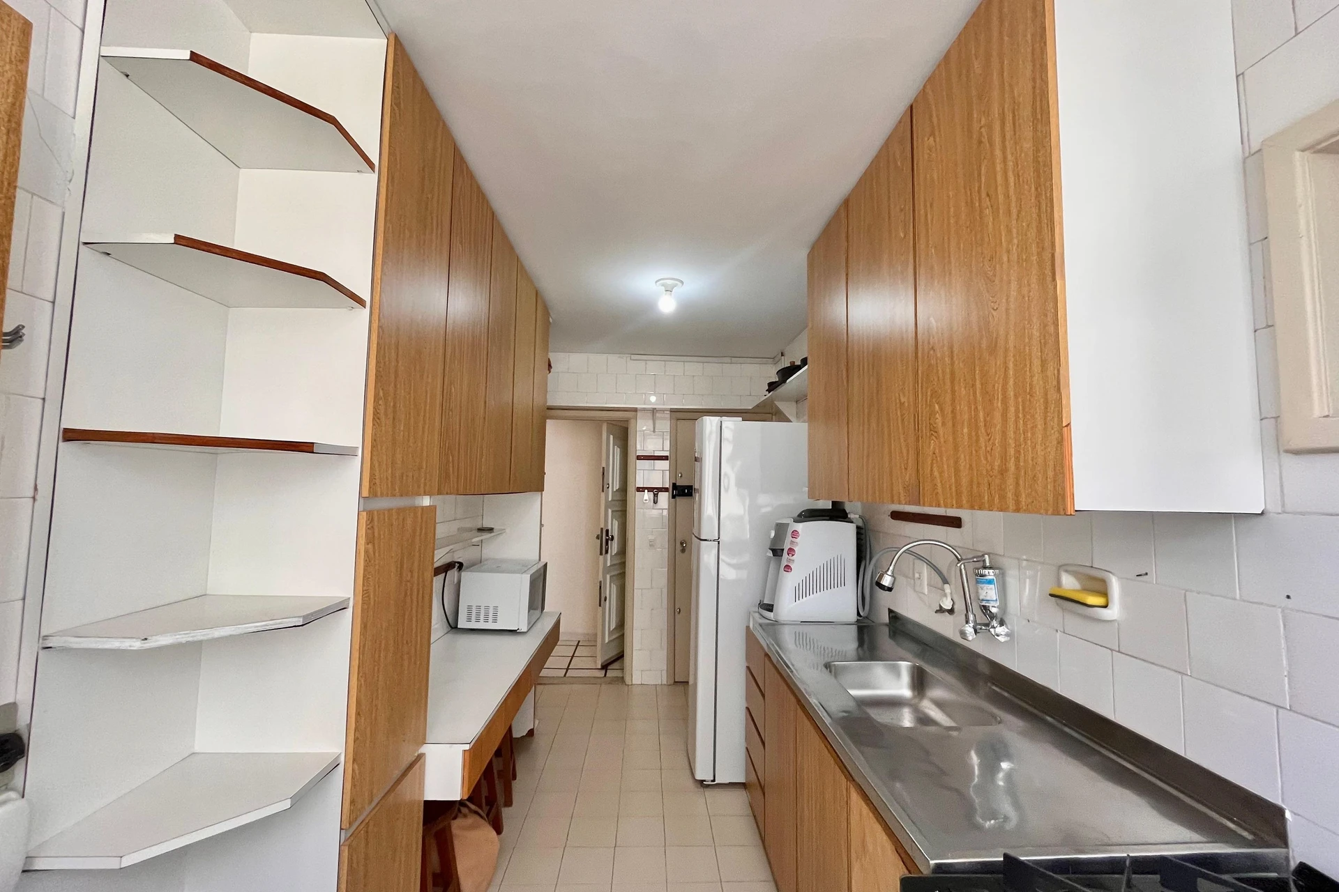 Apartamento mobiliado com 3 quartos e 2 banheiros — photo 2