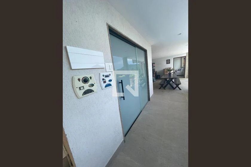 Furnished apartment, 492 m², with a glass-enclosed balcony — photo 47