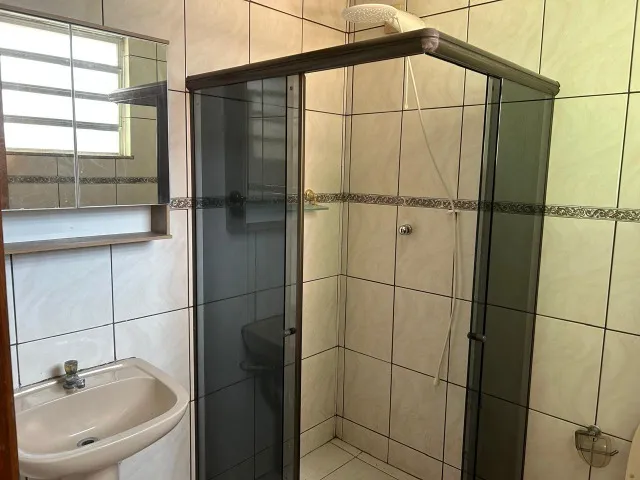 Casa sem mobília com cozinha fechada e terraço — photo 9