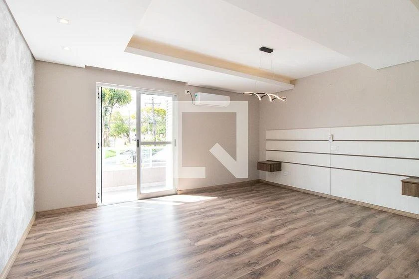 3-bedroom house with a glass-enclosed balcony — photo 4
