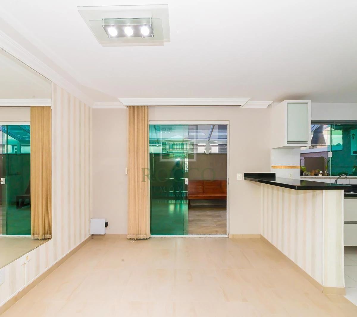 3-bedroom house with a bathtub — photo 2