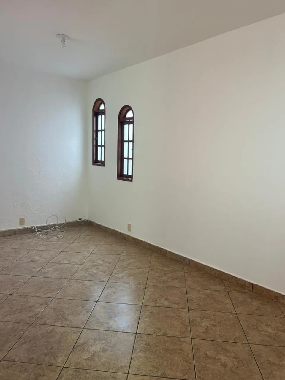 Casa sem mobília com cozinha fechada e terraço — photo 14