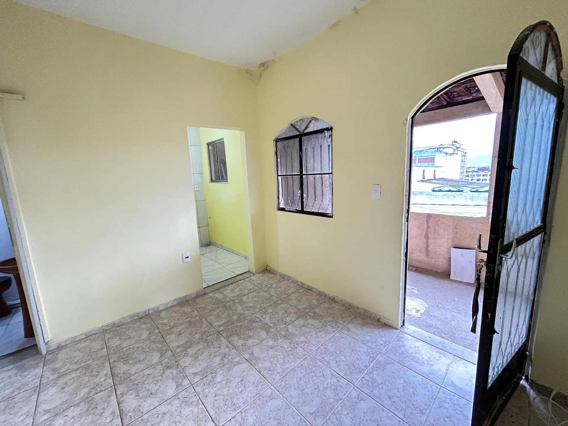 Unfurnished 1-bedroom house with a dedicated laundry area — photo 17