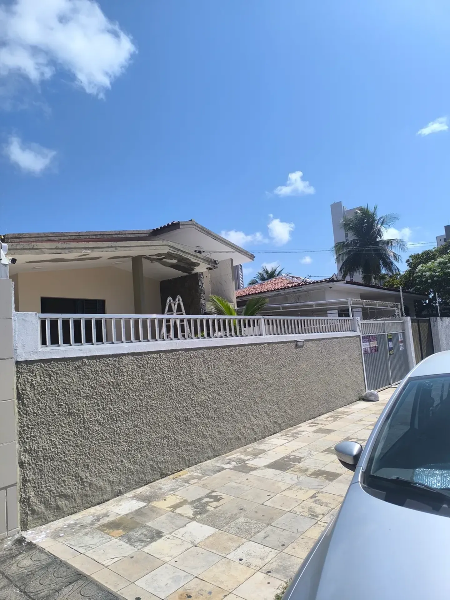 House, 300 m², with a grill on the balcony — photo 18
