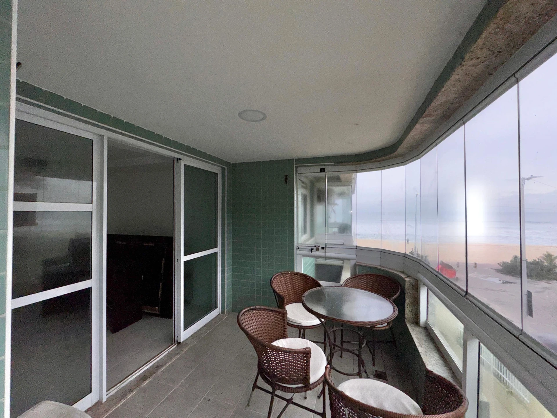 2-bedroom apartment with 2 parking spots and enclosed balcony — photo 11
